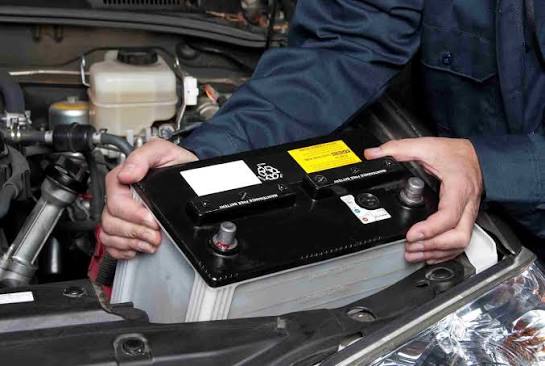 how much does a car battery weigh